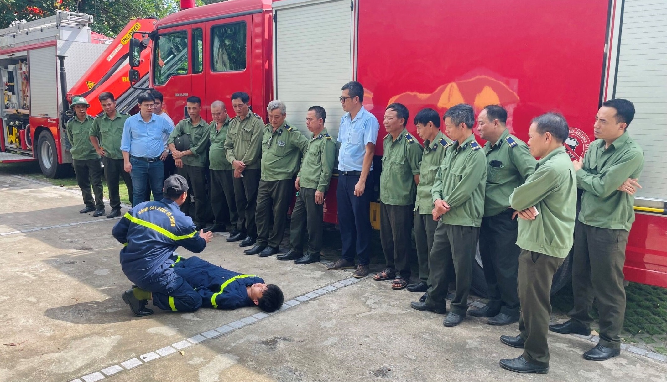 Tham gia hoạt động trải nghiệm, thực hành kỹ năng phòng cháy chữa cháy và cứu nạn, cứu hộ